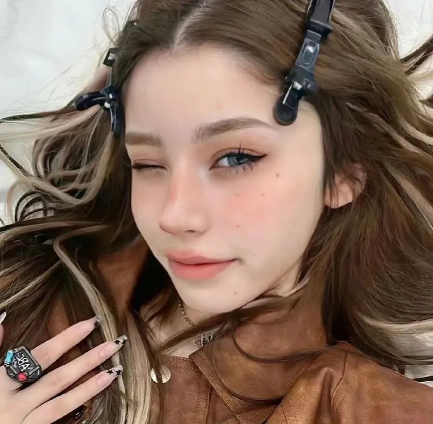 目迷五色封面